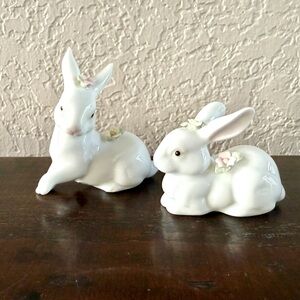Avon 2000 Charming Pair of Porcelain Bunnies Easter Bunnies Flowers NWOT